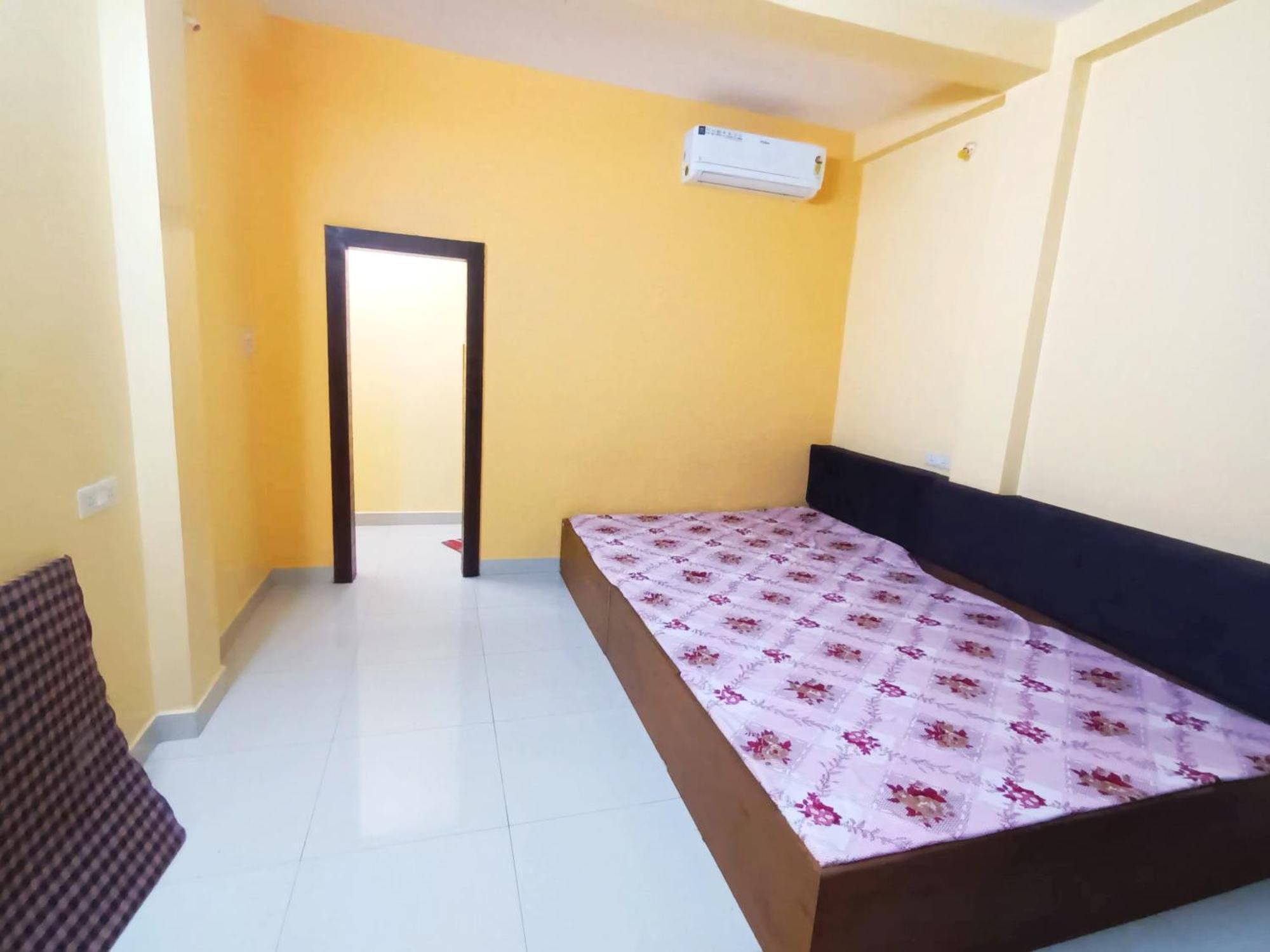 Anand Yatri Grah - Home Stay, Ujjain Buitenkant foto