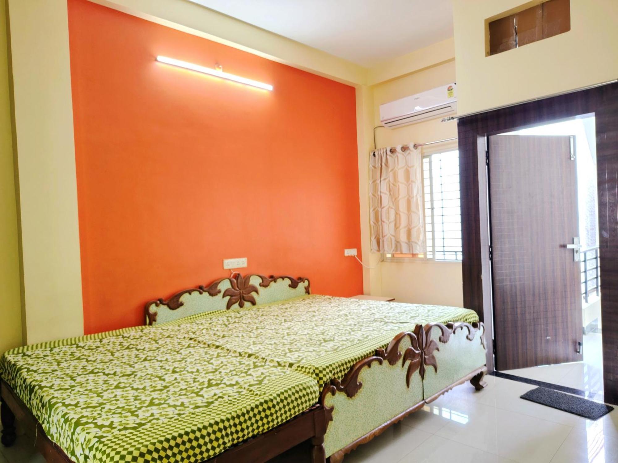 Anand Yatri Grah - Home Stay, Ujjain Buitenkant foto