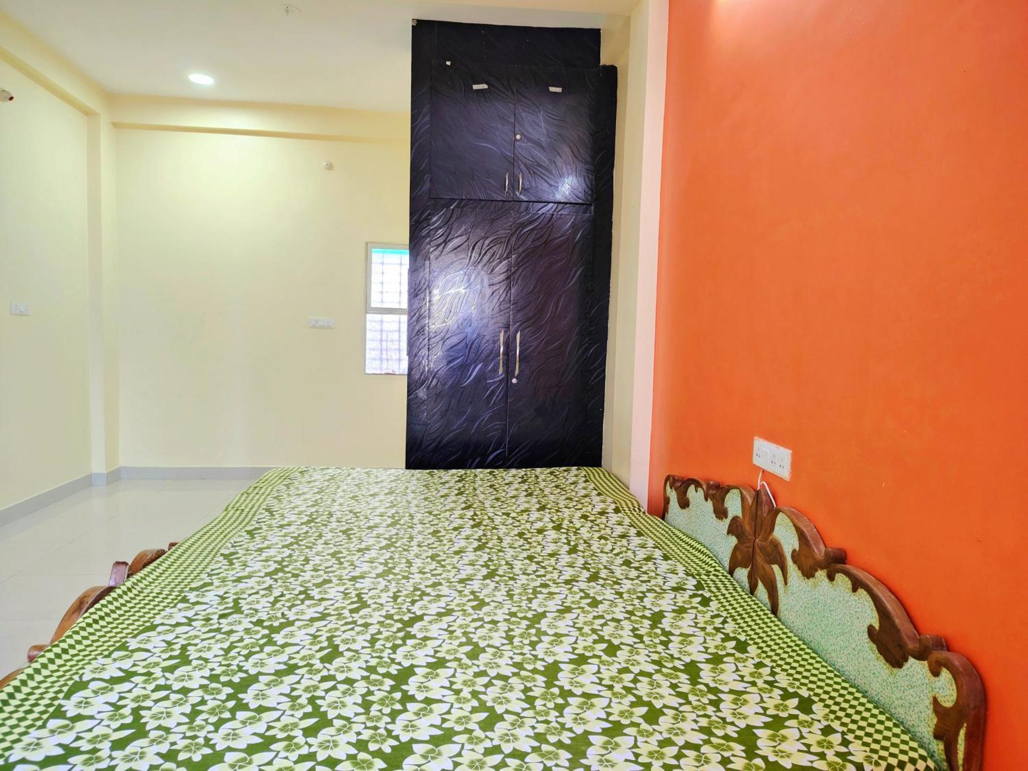 Anand Yatri Grah - Home Stay, Ujjain Buitenkant foto