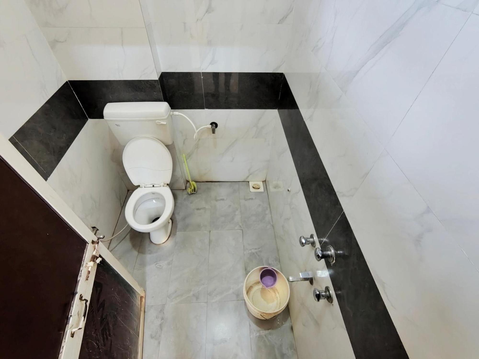 Anand Yatri Grah - Home Stay, Ujjain Buitenkant foto