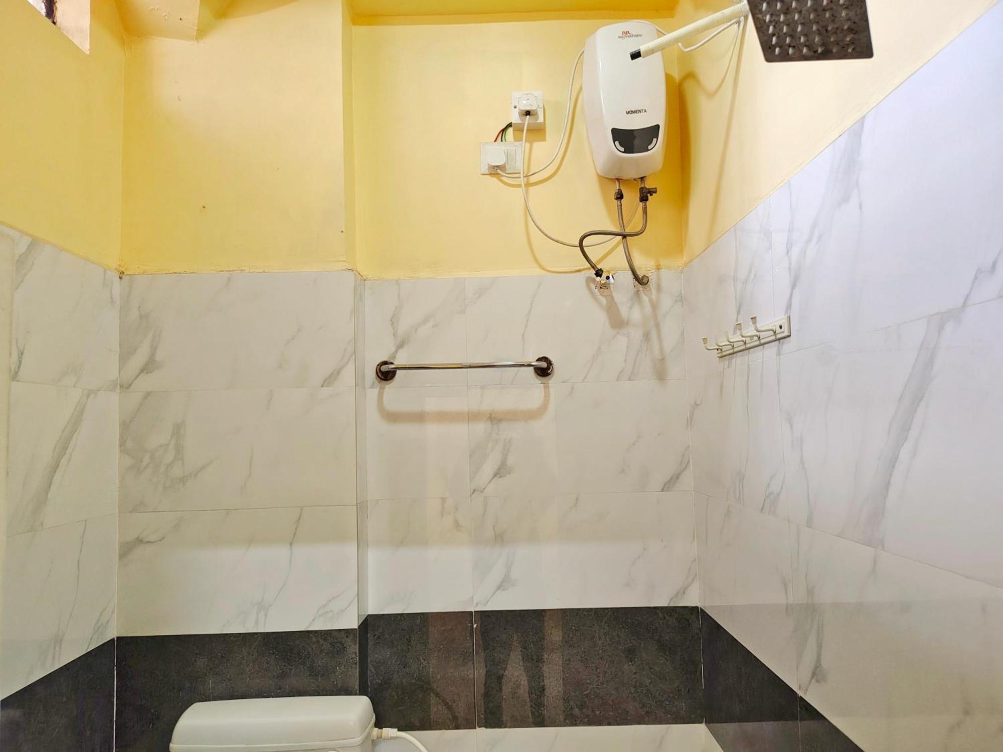 Anand Yatri Grah - Home Stay, Ujjain Buitenkant foto